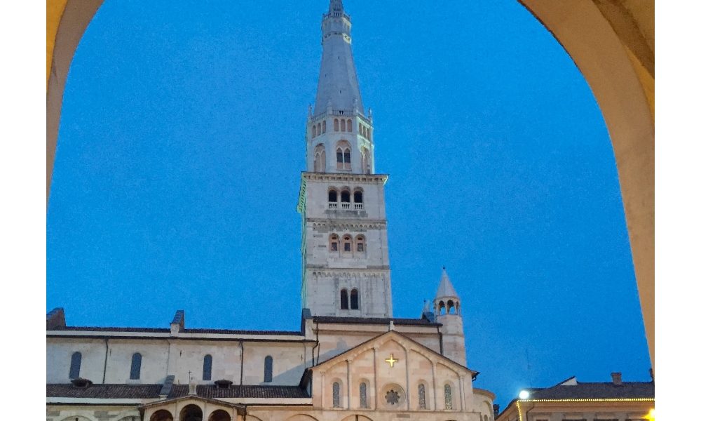 Giovane del Pd aggredita a Modena
