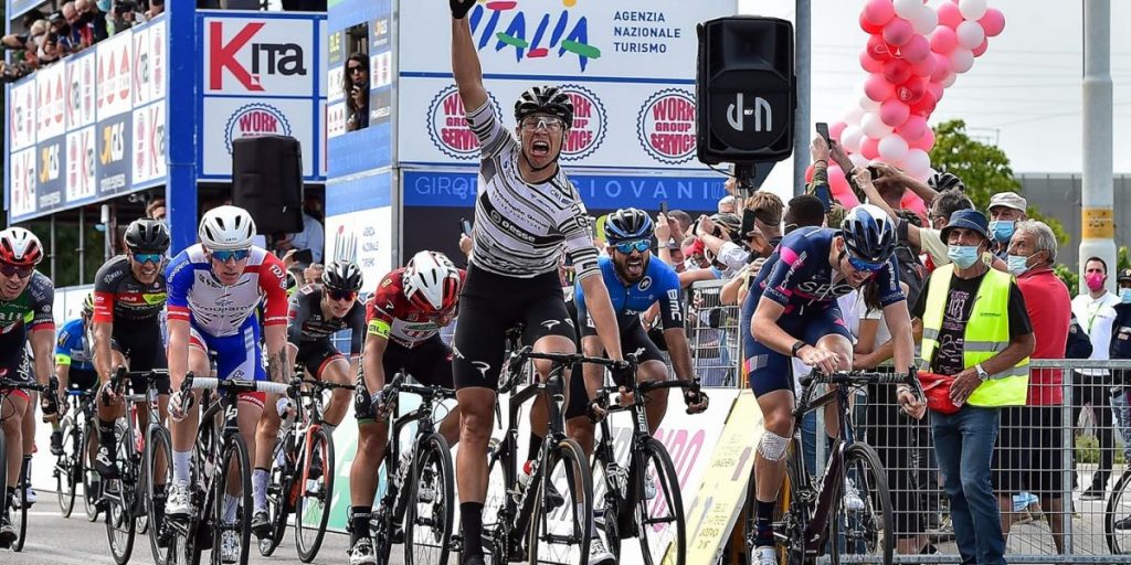 Giro d’Italia Under 23, oggi la tappa lariana. Il passaggio in città atteso verso le 15.30