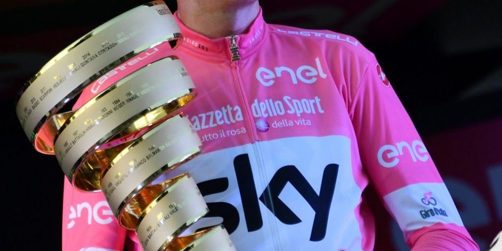 Le maglie rosa 1988 e 2018 al Ghisallo. Il dono di Andy Hampsten e Chris Froome