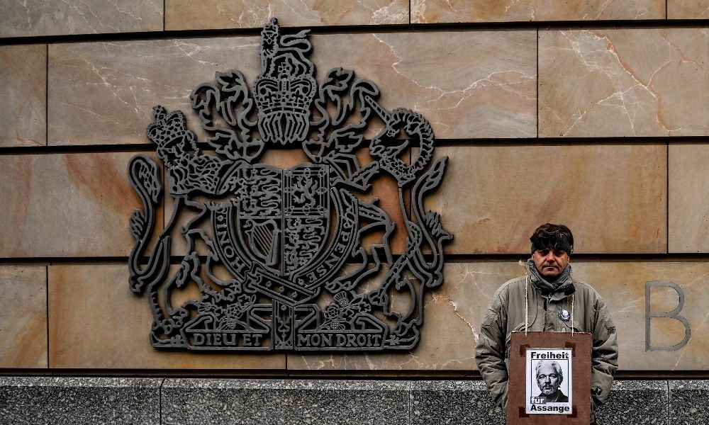 Giudice Gb nega l’estradizione di Assange negli Usa