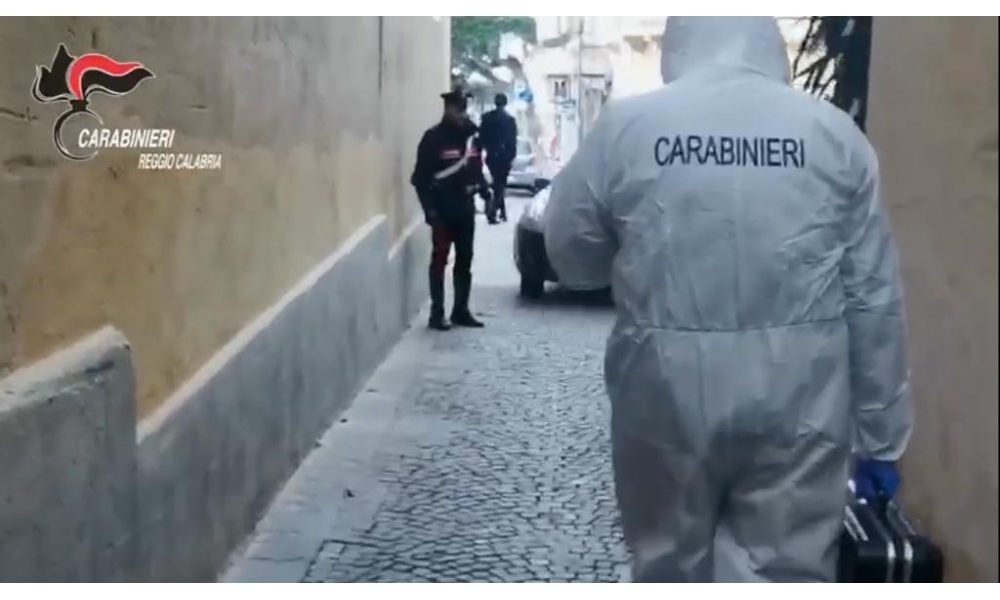 Gli sparano per video controlli, arresti