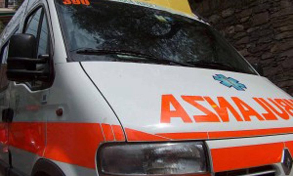 Grave bimbo caduto da finestra