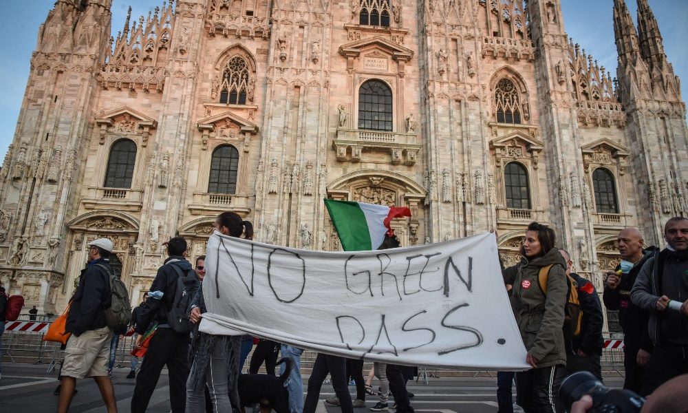 Green pass: due indagati per minacce a sindaco Sala
