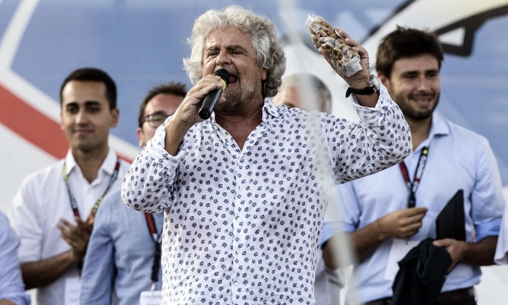 Grillo annulla tour, mi dovrò operare