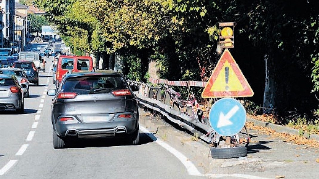Cantieri infiniti e gravi pericoli tra via Badone e la Napoleona, passando da via per Cernobbio
