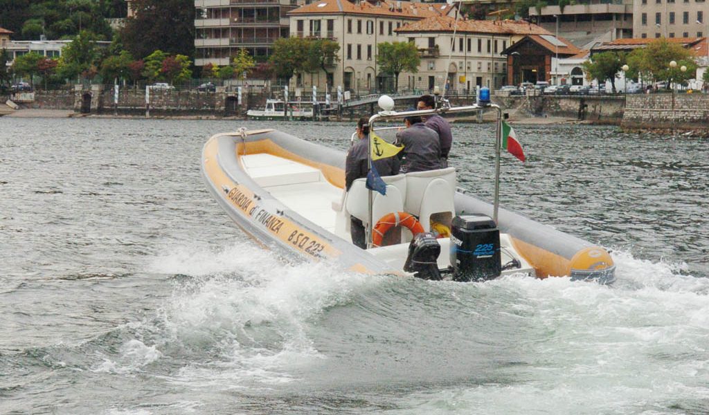 Natanti sul lago: sanzioni aumentate del 325%. Due barche sequestrate