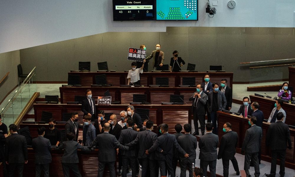 HK: sì Parlamento legge tutela inno Cina