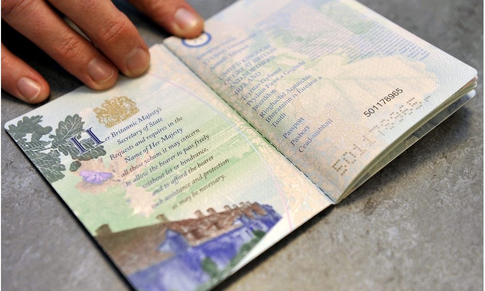 Hong Kong: Londra offre passaporto Gb