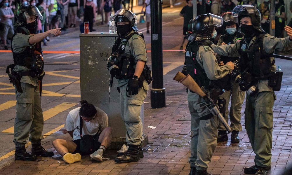 Hong Kong: nuova retata polizia, arrestati 11 attivisti