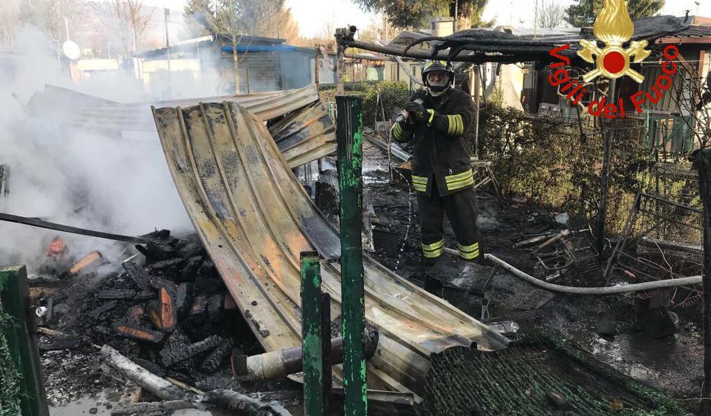 Montorfano, in fiamme 4 bungalow in un campeggio