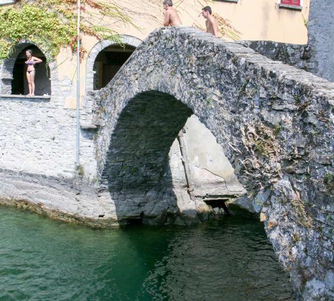 Anche il Lario nella nuova antologia “Delitti di lago” di Morellini