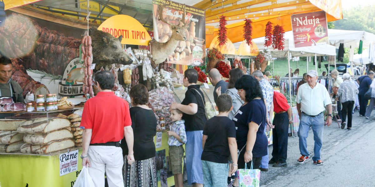 Apre la fiera secolare di Alzate Brianza