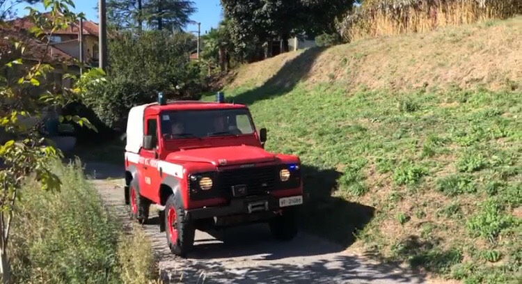 Incendio sul Monte Sasso a Cavallasca, vigili del fuoco in azione