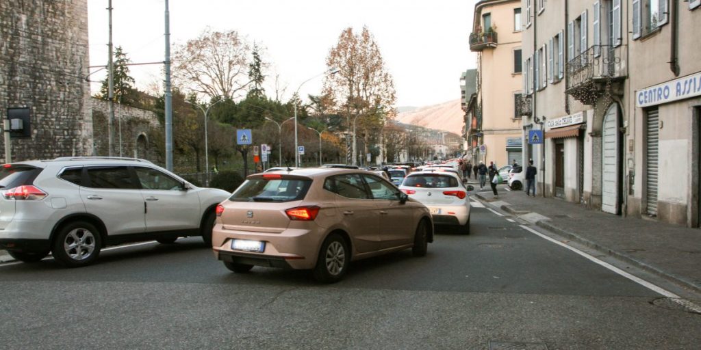 Eventi di Natale, nuova prova traffico. Appello del sindaco agli altri Comuni «Chiedete di usare i mezzi pubblici»