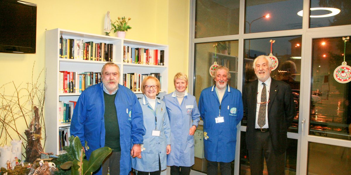 Alice Onlus dona una libreria. Lo spazio allestito all’ospedale Valduce