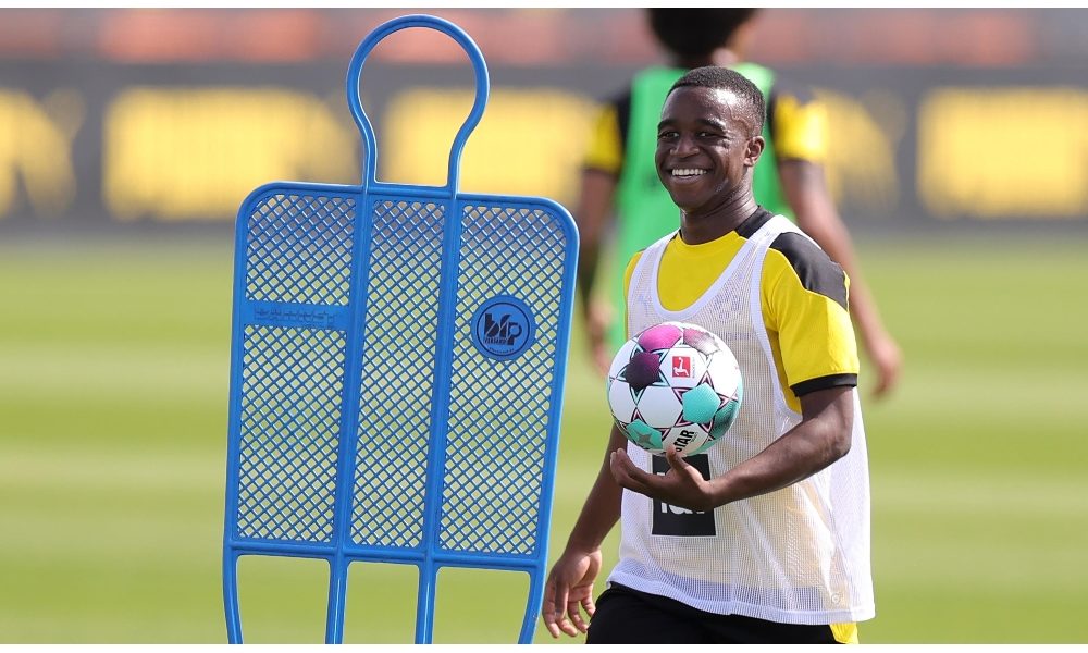 Il Dortmund vuole iscrivere 15enne Moukoko in Champions