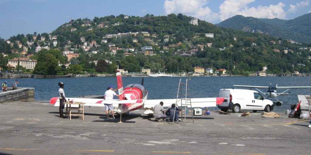 “Murder Mystery”, scontro idrovolante-auto in viale Puecher