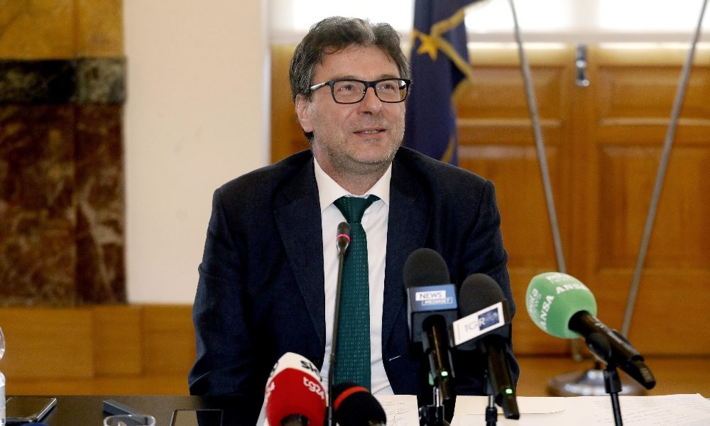 Imprese: Giorgetti, via libera investimenti per 286 milioni