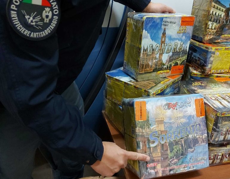 In auto e nel box 100 kg di esplosivi, arrestato 33enne