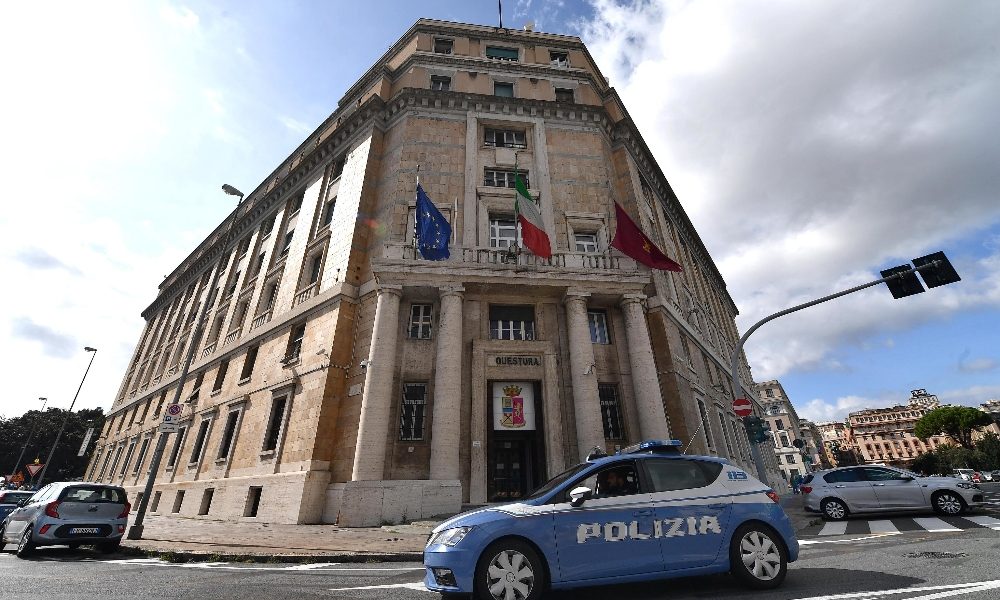 In auto piomba su piazza, denunciata passeggera