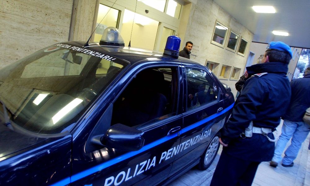 In carcere minacce con olio bollente