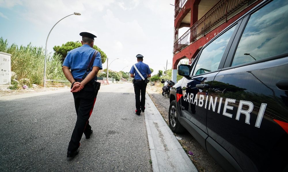 In caserma con pistola, arrestato