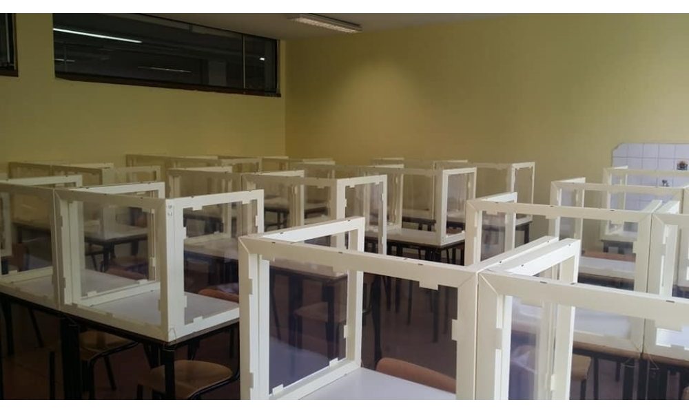 In liceo Bergamo già plexiglass in aule