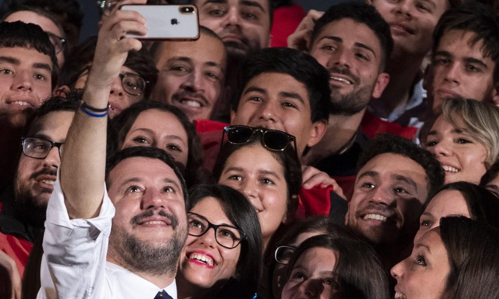‘In malattia’ va da Salvini, licenziato