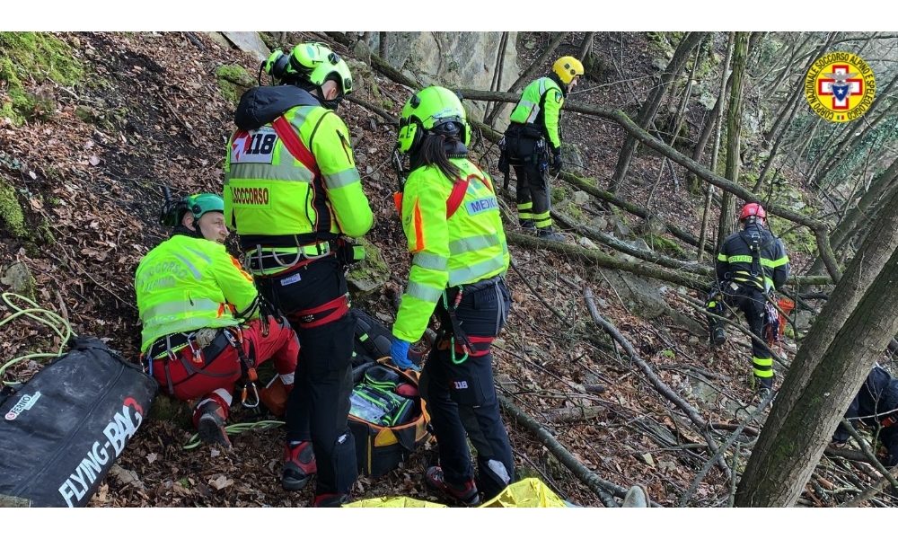 In moto da enduro in un dirupo, è grave