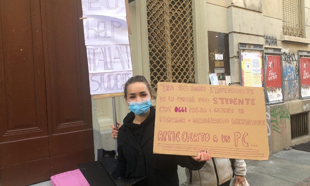 In strada col tablet, ‘dad non è scuola’