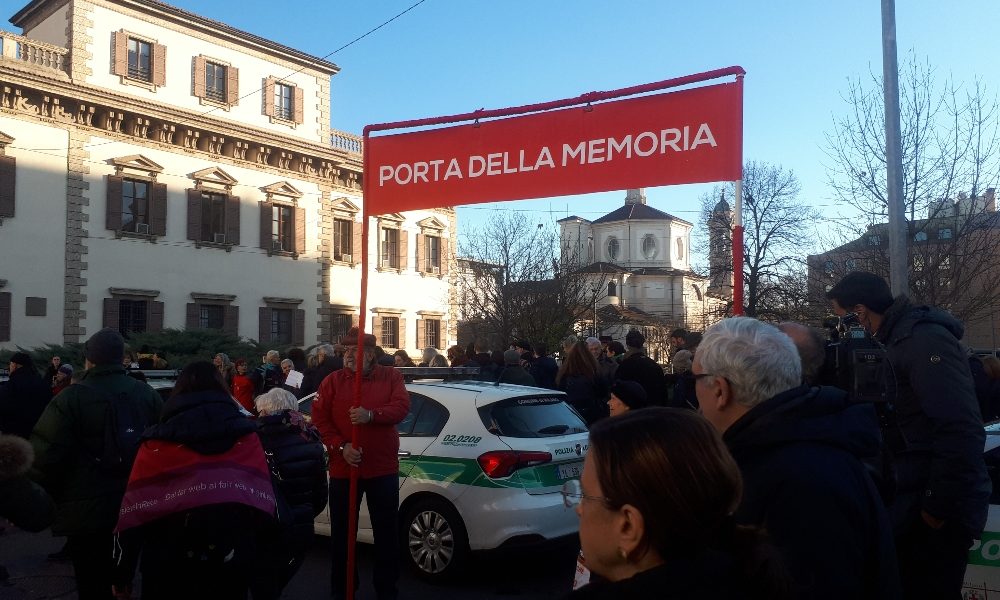 In tanti a Milano in ricordo di Pinelli