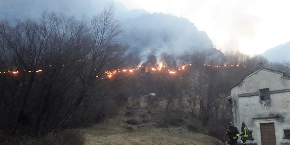 Incendio sul Monte Pidaggia, nuova mattinata di operazioni per spegnere definitivamente le fiamme
