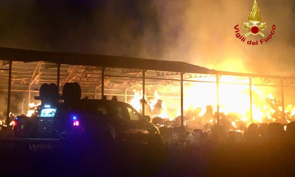 Incendio in fattoria confiscata a mafia