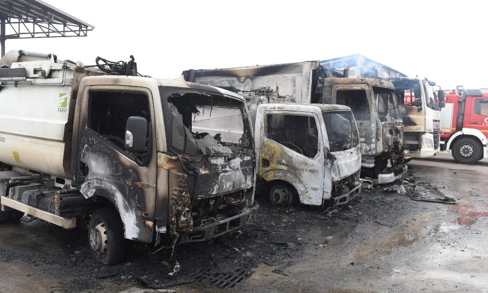 Incendio mezzi raccolta rifiuti, arresti