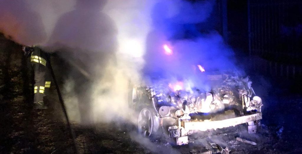 Incendio a Ronago: in fiamme una vettura
