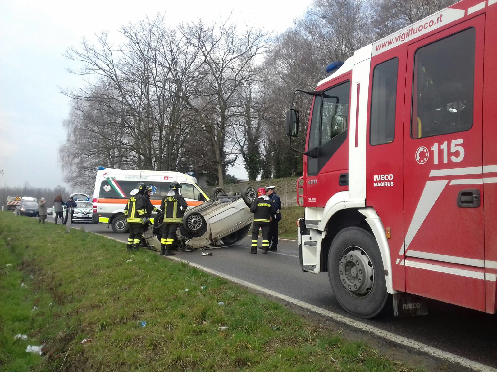 Si ribalta con l’auto: paura a Cadorago per un ragazzo di 21 anni