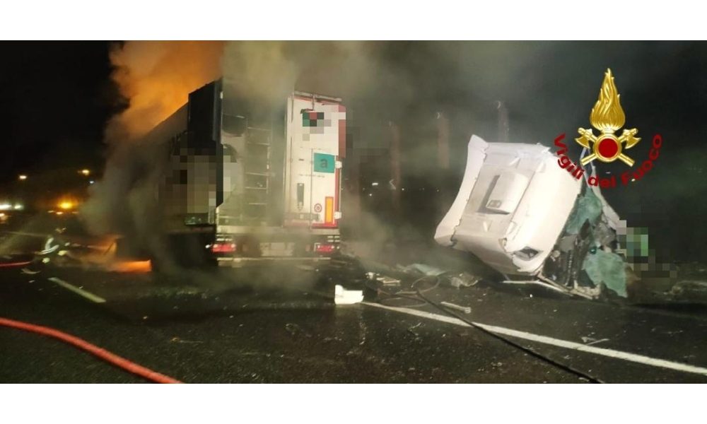 Incidente A/1 Firenze, camion a fuoco