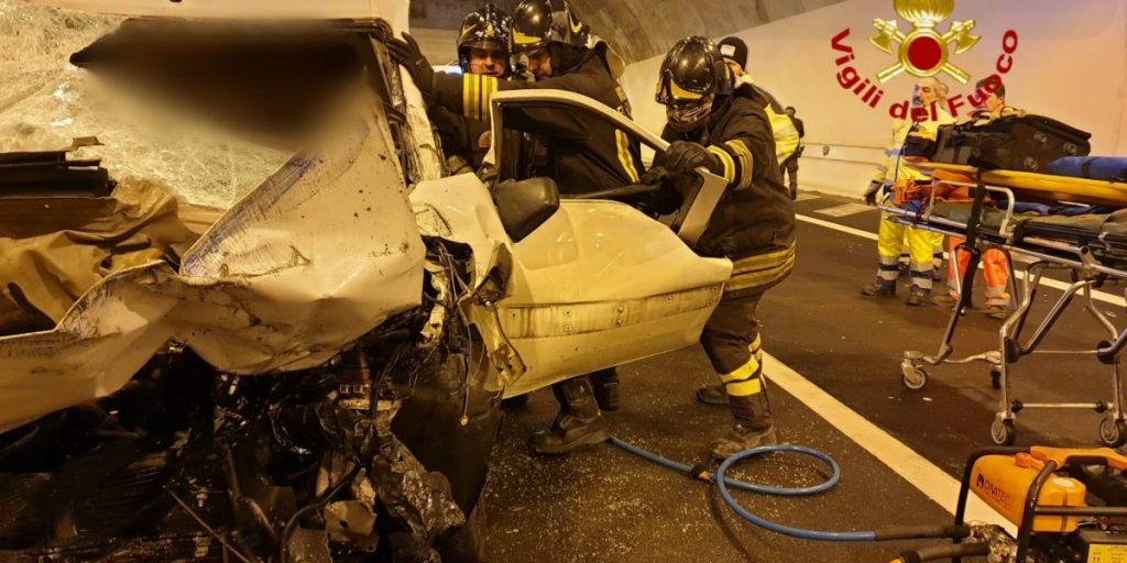 Due incidenti nel tratto verso Villa Guardia della Tangenziale: feriti al Pronto soccorso
