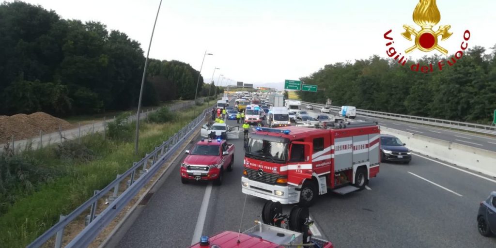 Incidente in autostrada, tre feriti