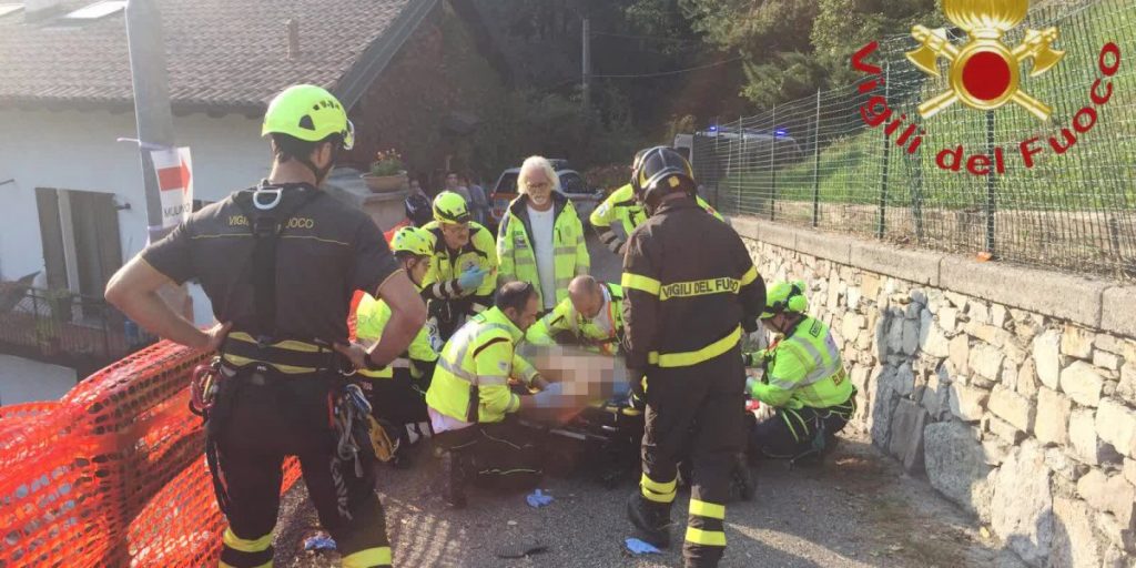 Motociclista precipitato ad Asso: stazionario ma grave al Niguarda