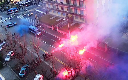 La giornata di follia fuori dal Sinigaglia: un nuovo video degli scontri