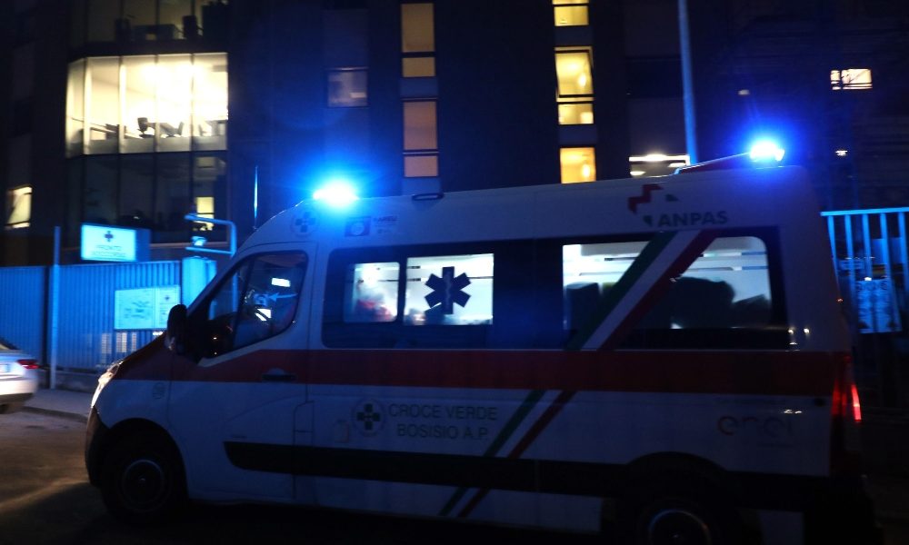 Incidenti stradali: morti genitori e figlia, altri 2 gravi