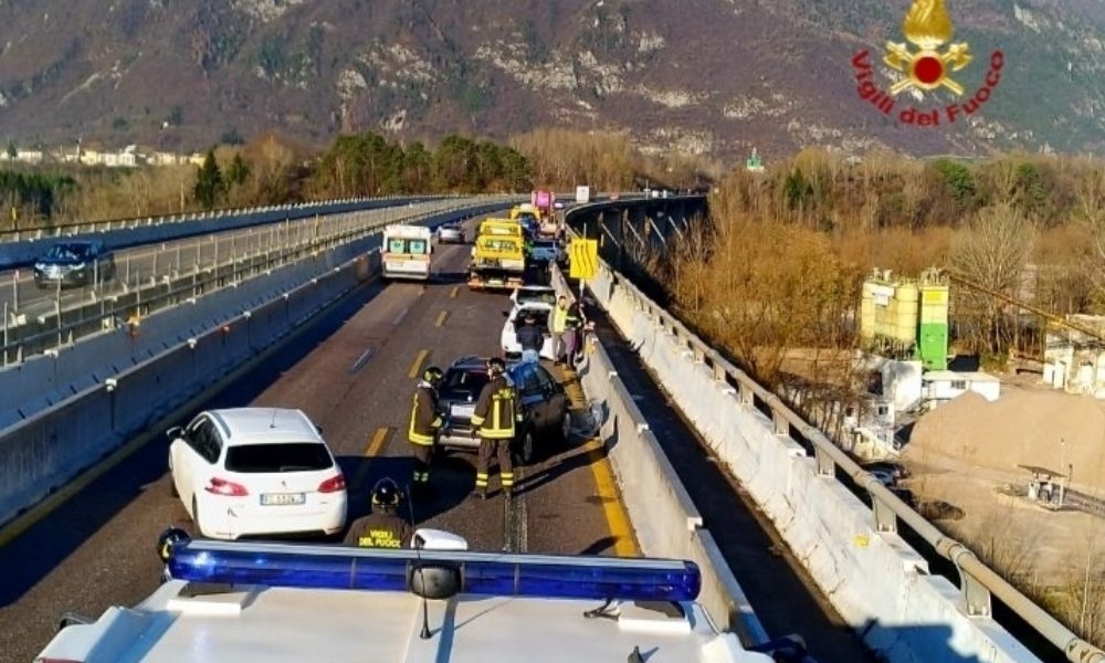 Incidenti stradali: tamponamento 11 auto