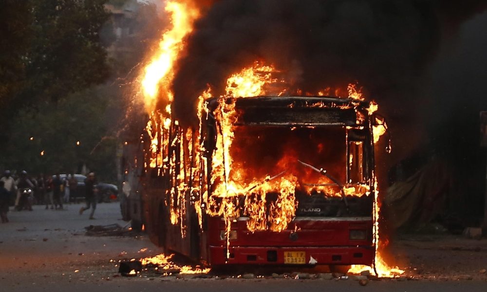 India: cittadinanza, scontri a Delhi