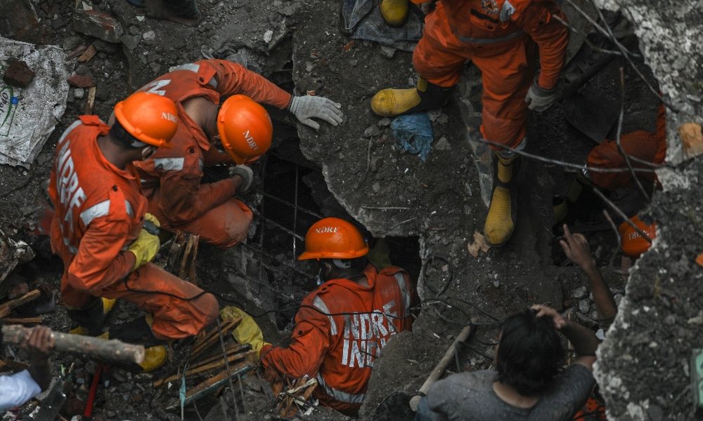 India: crollo edificio a Mumbai, morti saliti a 35