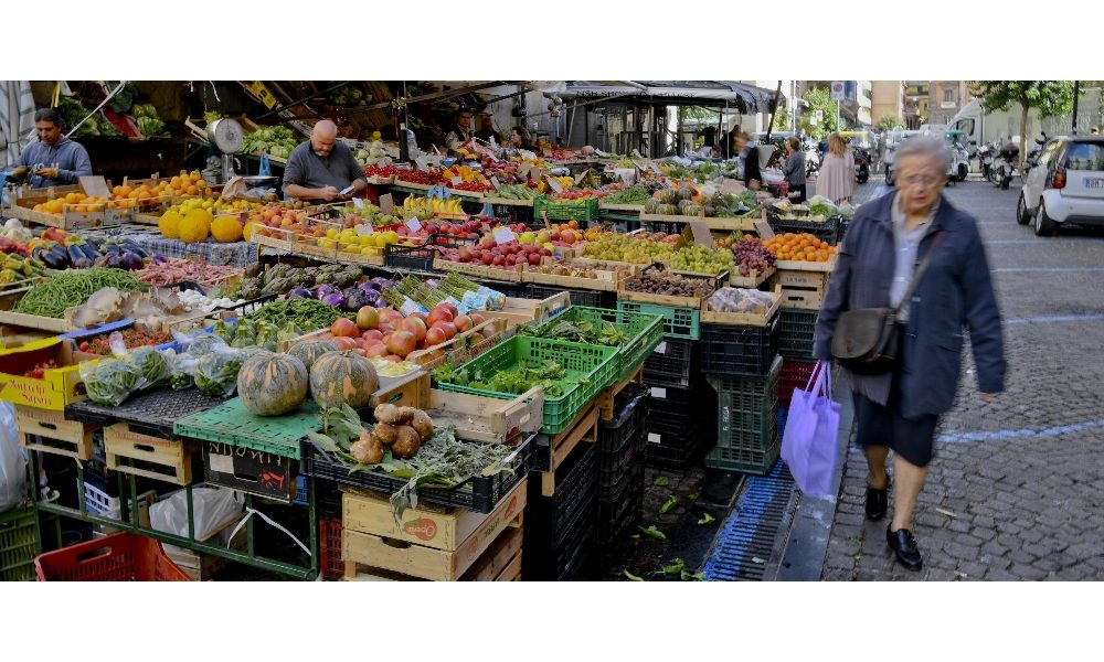 Inflazione -0,3% a ottobre. Torna positiva su mese a +0,2%