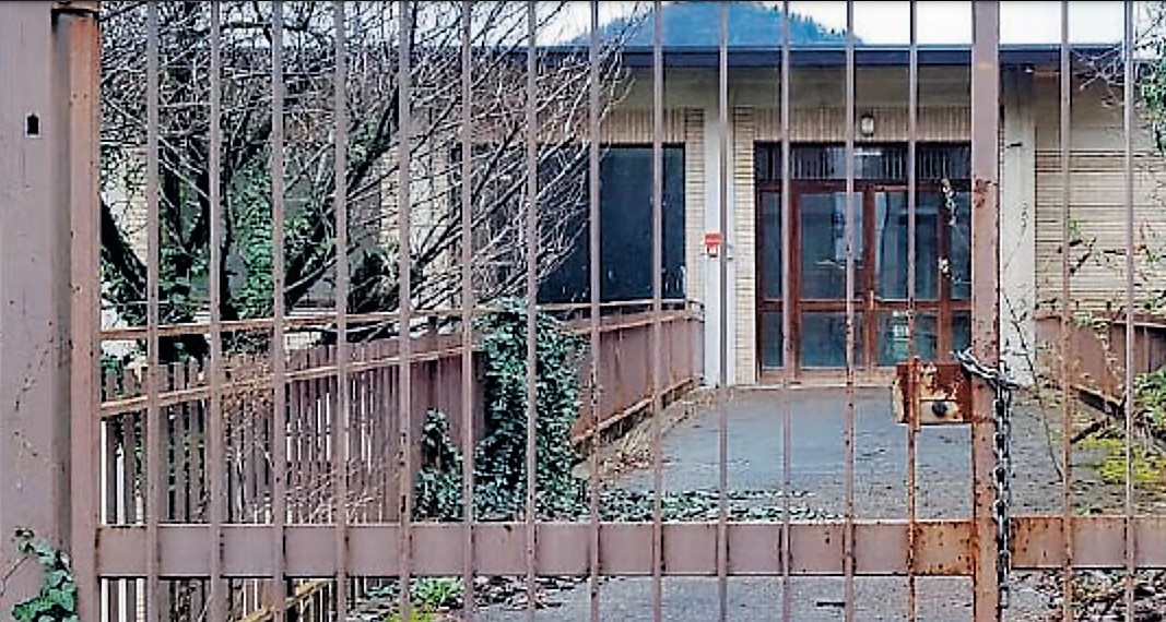 Ex scuola di via Tibaldi in rovina e fondi ministeriali sfumati