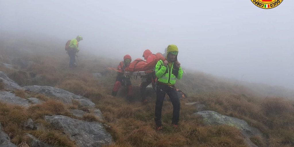 Livo, cacciatore soccorso in una zona impervia