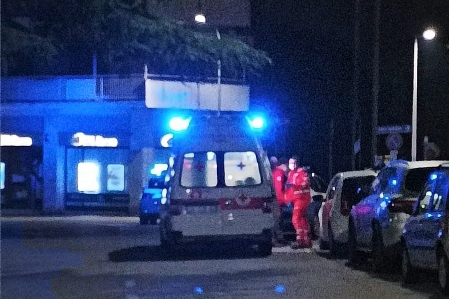 Aggredita e picchiata dall’ex fidanzato in centro città