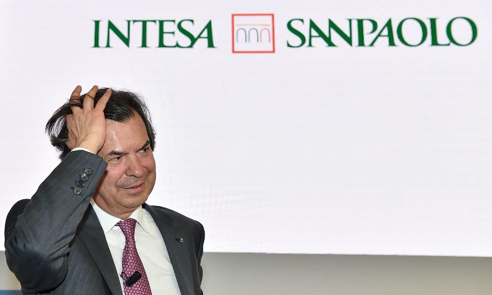 Intesa Sanpaolo, cda sospende dividendo